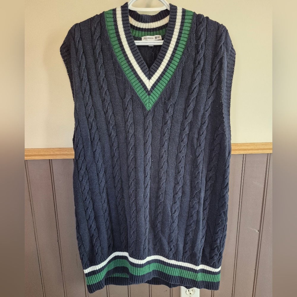 Oversized Uniqlo Sweater Vest